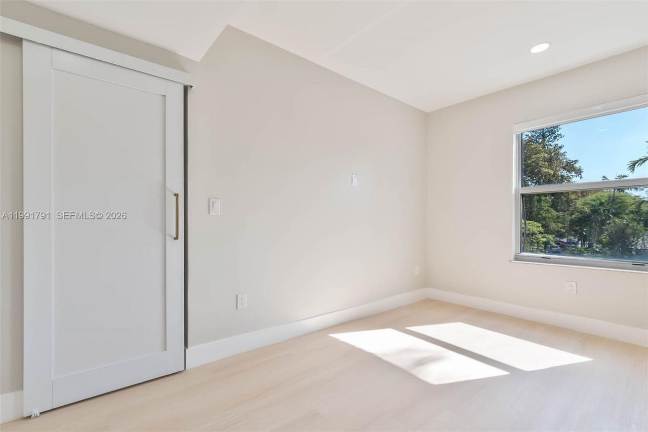 694 NE 76th St, Unit 6, Miami, FL 33138 Photo