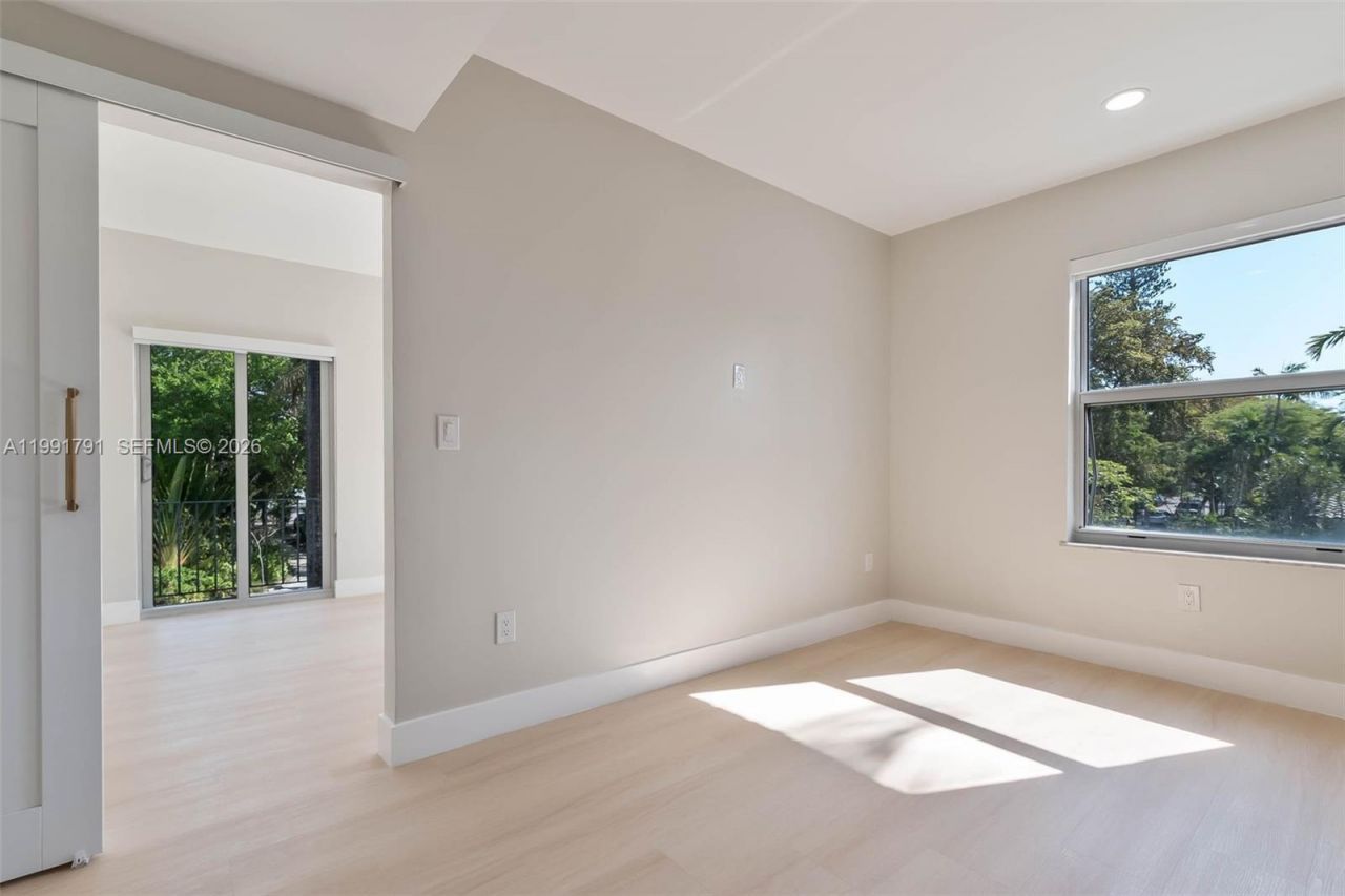 694 NE 76th St, Unit 6, Miami, FL 33138 Photo