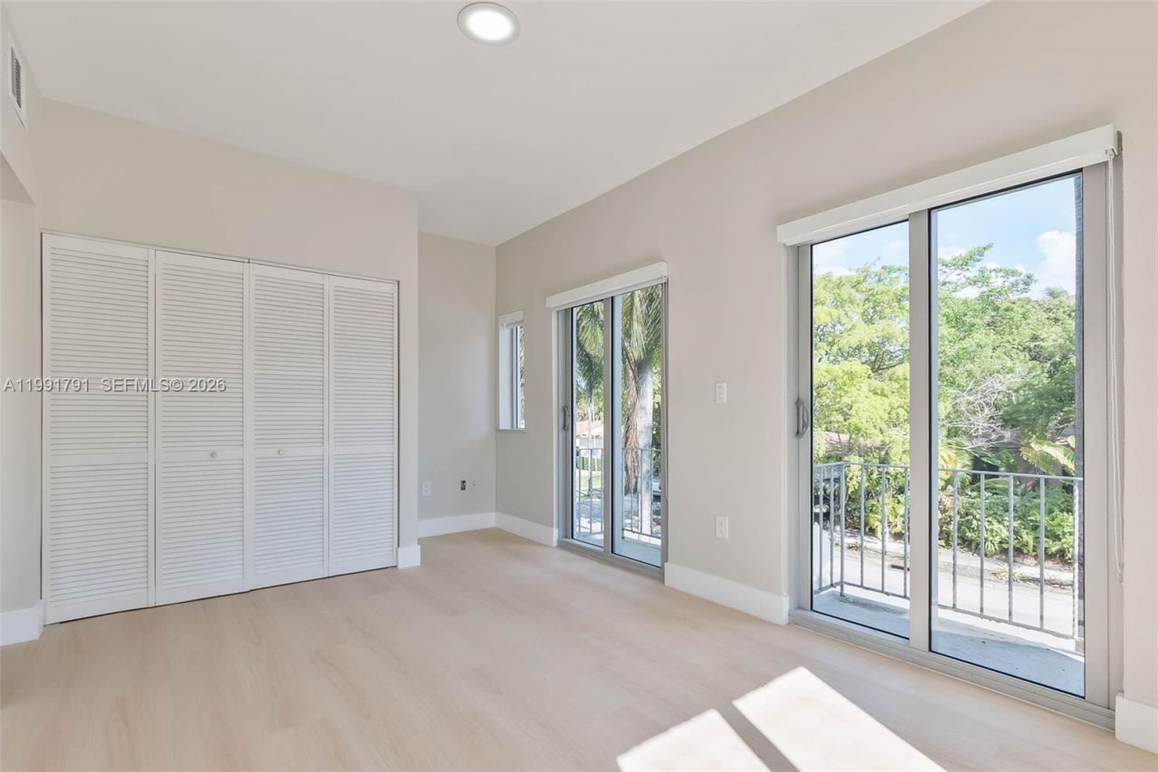 694 NE 76th St, Unit 6, Miami, FL 33138 Photo