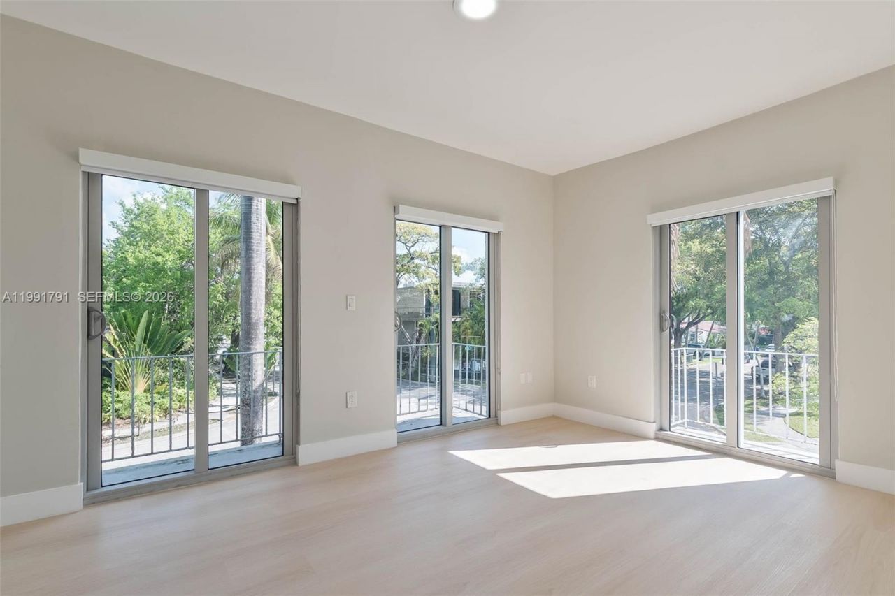 694 NE 76th St, Unit 6, Miami, FL 33138 Photo