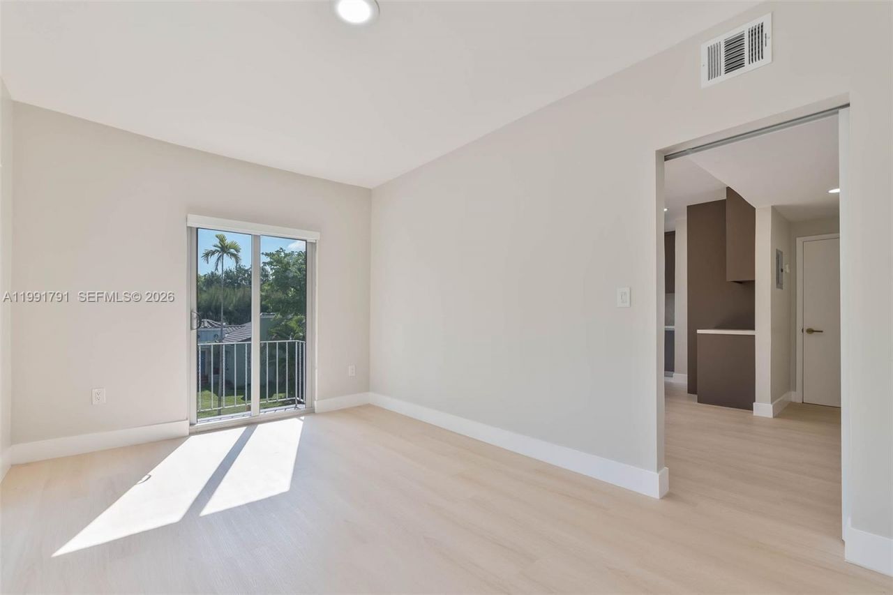 694 NE 76th St, Unit 6, Miami, FL 33138 Photo