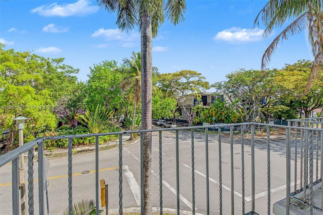 694 NE 76th St , Unit 6, Miami, FL 33138 Photo