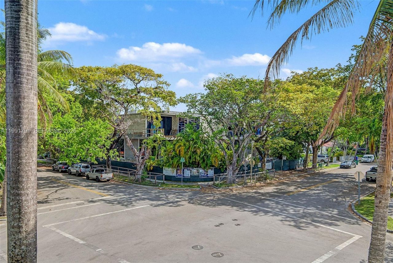 694 NE 76th St, Unit 6, Miami, FL 33138 Photo