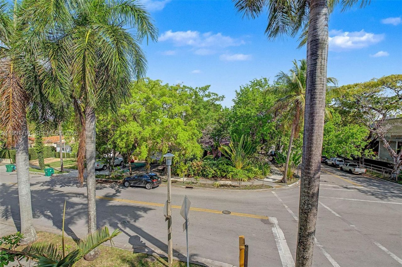 694 NE 76th St, Unit 6, Miami, FL 33138 Photo