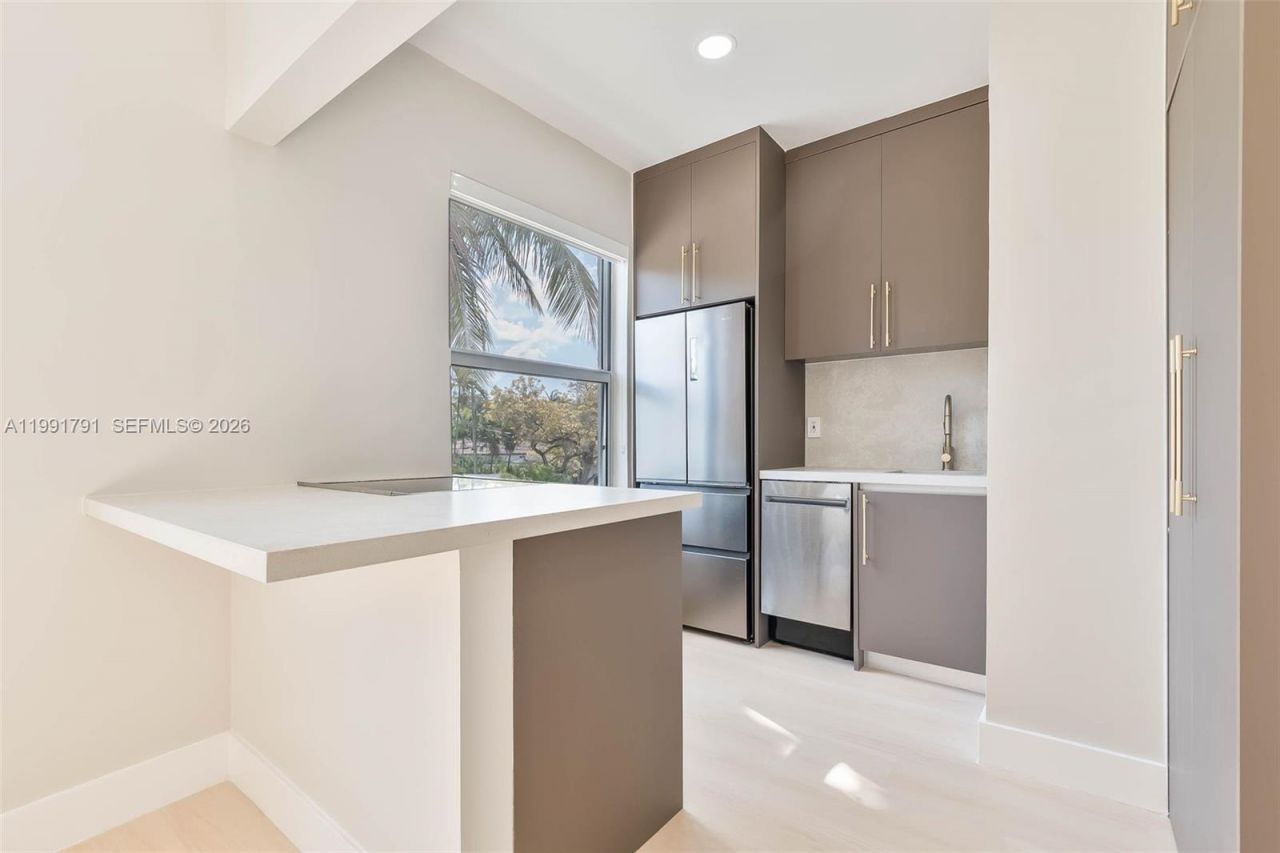 694 NE 76th St, Unit 6, Miami, FL 33138 Photo