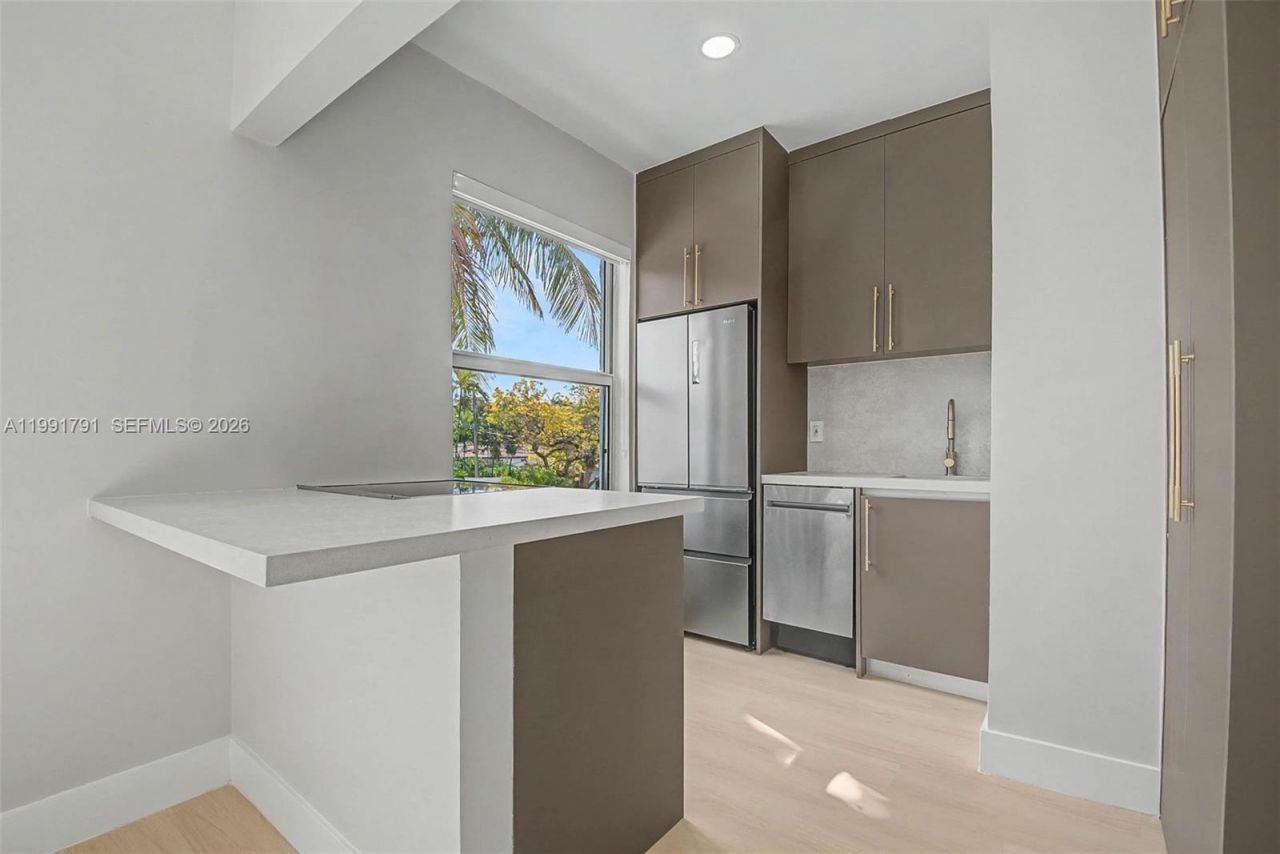 694 NE 76th St , Unit 6, Miami, FL 33138 Photo