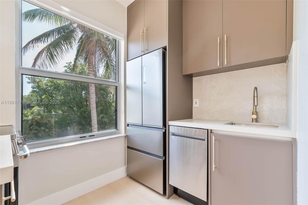 694 NE 76th St, Unit 6, Miami, FL 33138 Photo