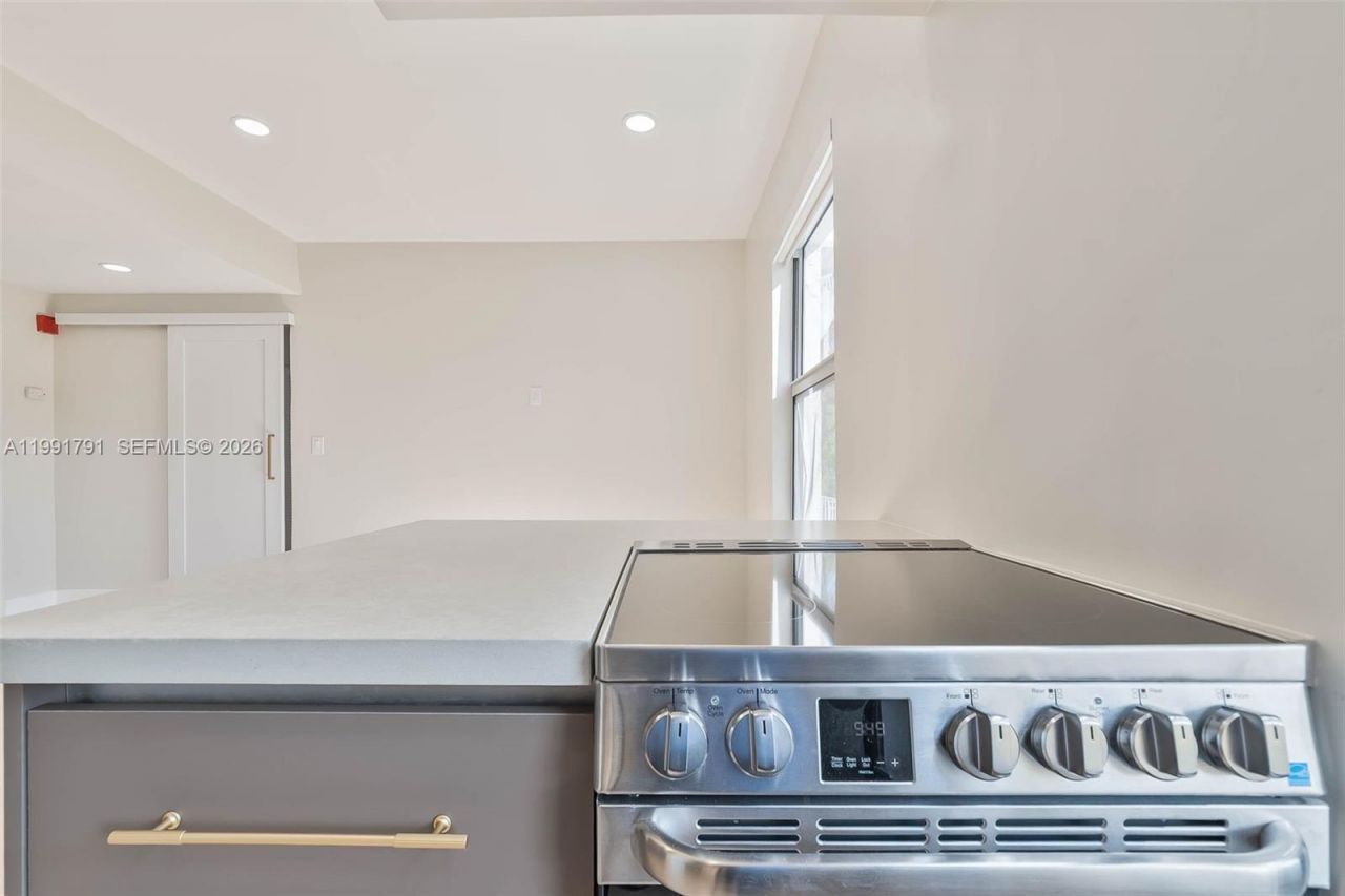 694 NE 76th St, Unit 6, Miami, FL 33138 Photo