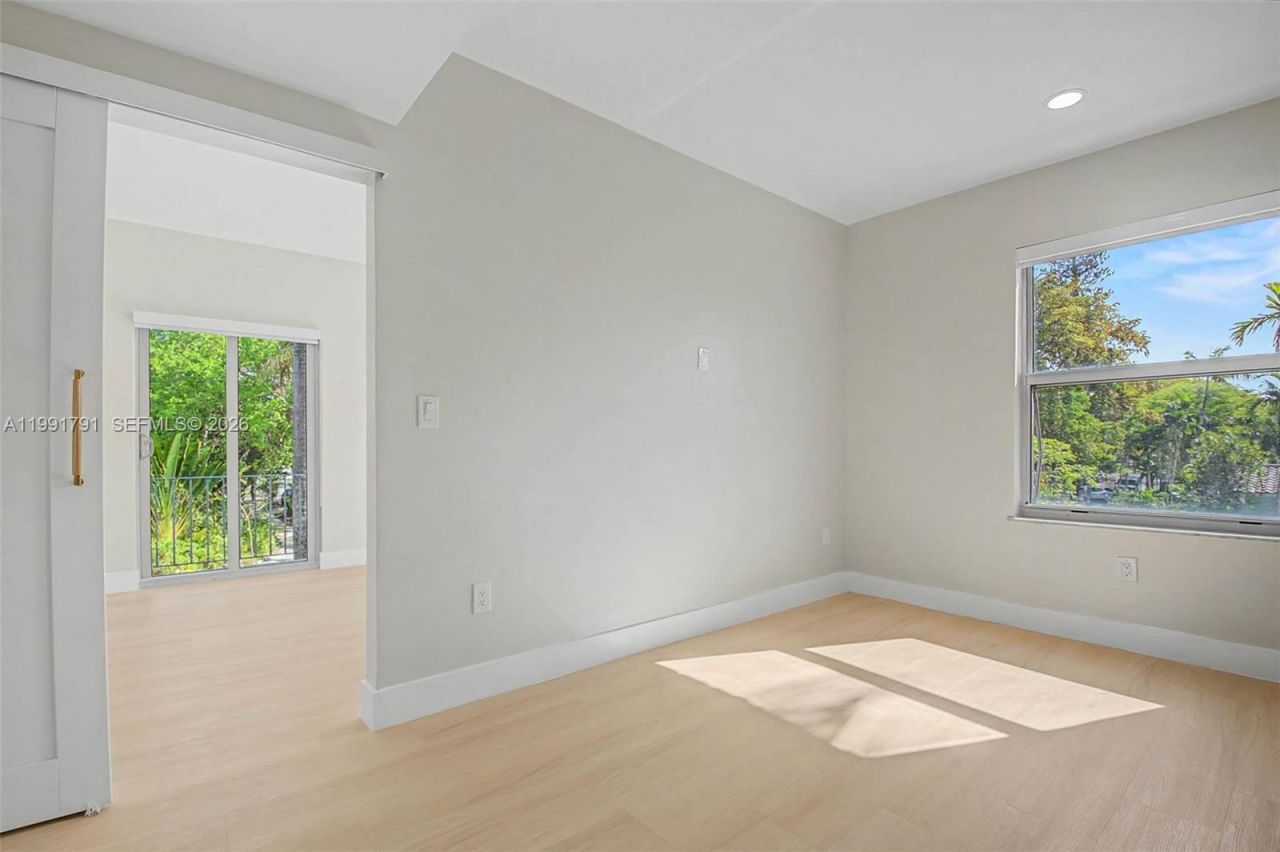 694 NE 76th St , Unit 6, Miami, FL 33138 Photo