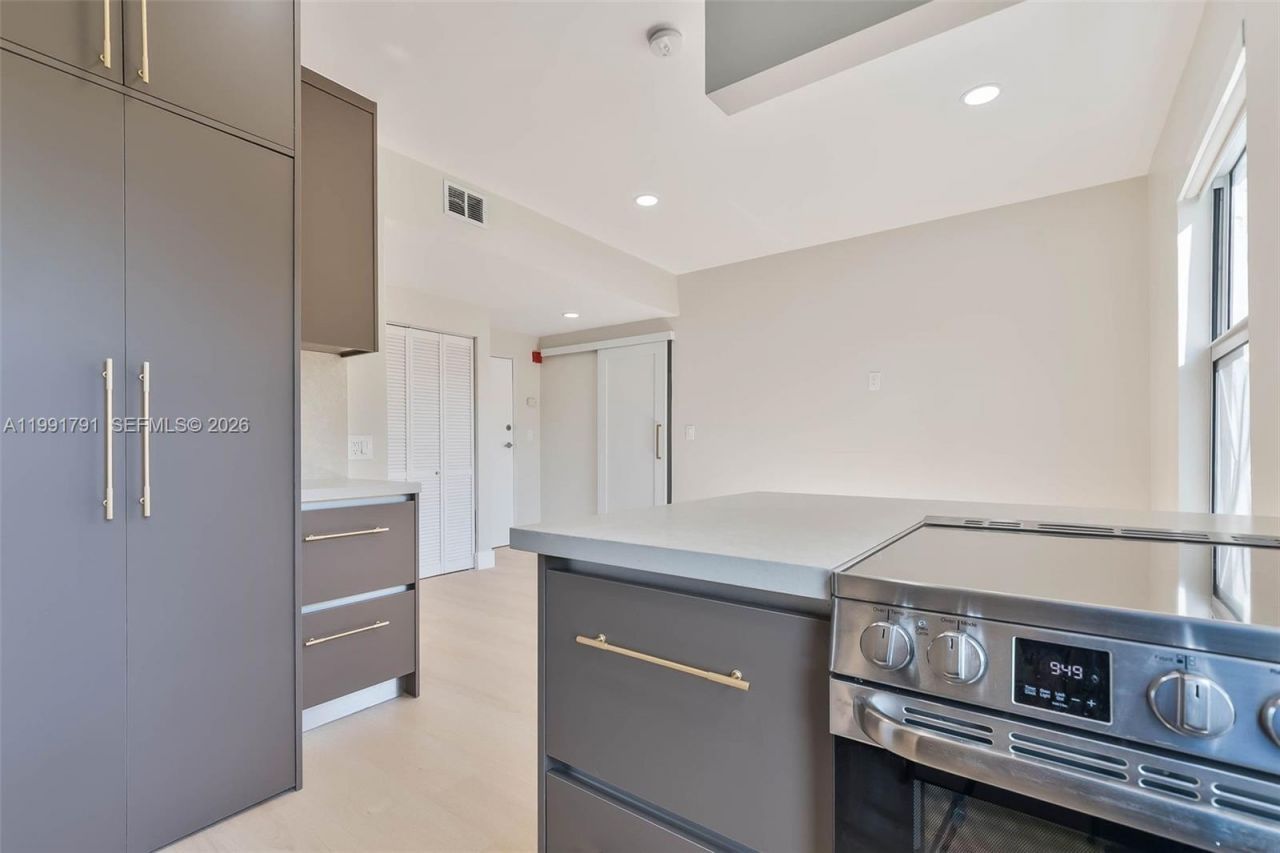 694 NE 76th St, Unit 6, Miami, FL 33138 Photo