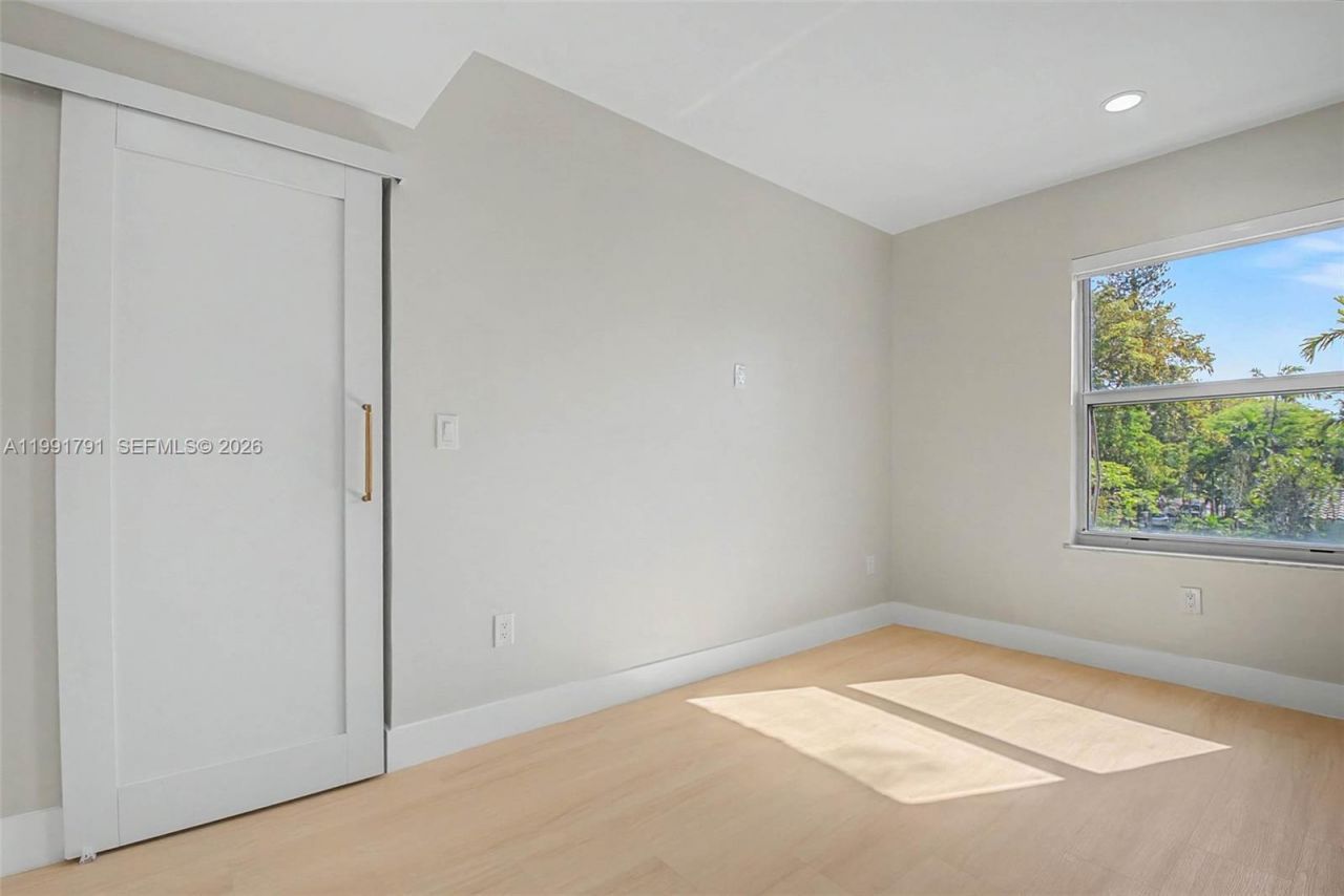 694 NE 76th St , Unit 6, Miami, FL 33138 Photo