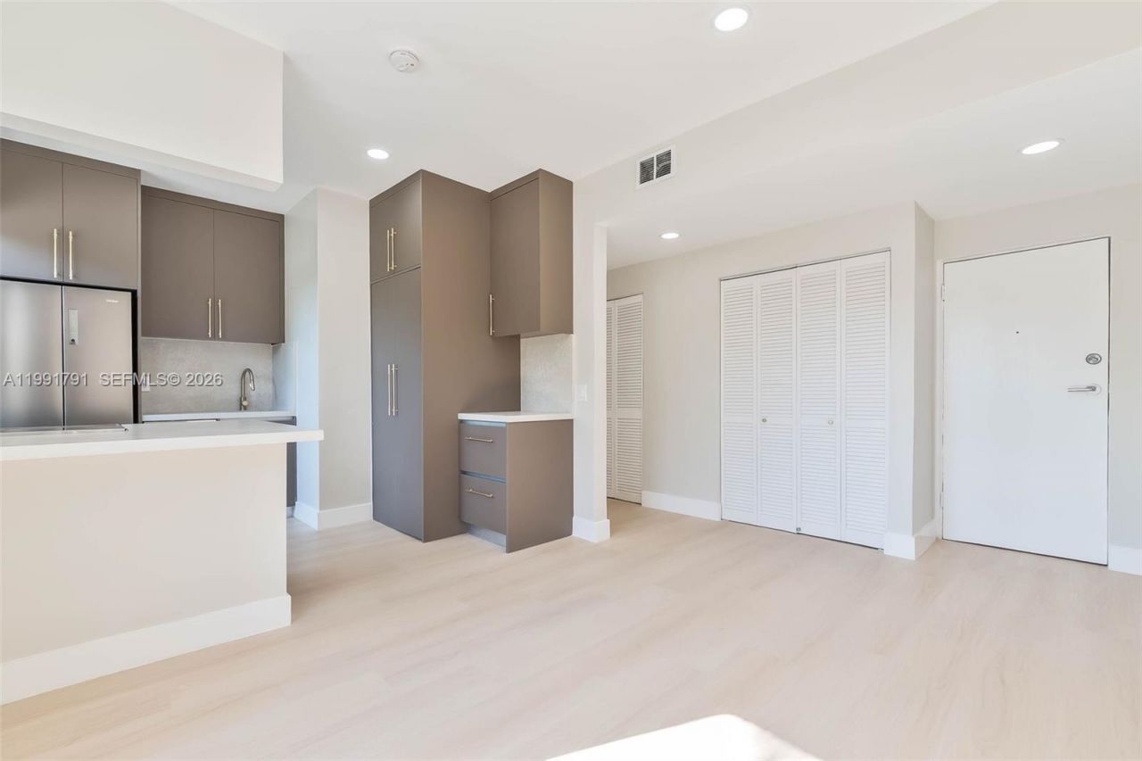 694 NE 76th St, Unit 6, Miami, FL 33138 Photo