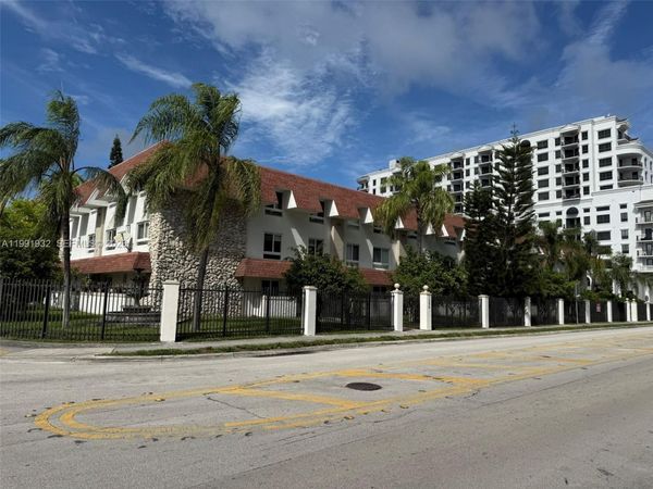 7251 SW 82nd St, Unit 15, Miami, FL 33143