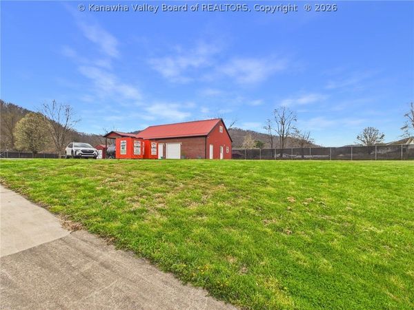 20 River Drive, Elkview, WV 25071