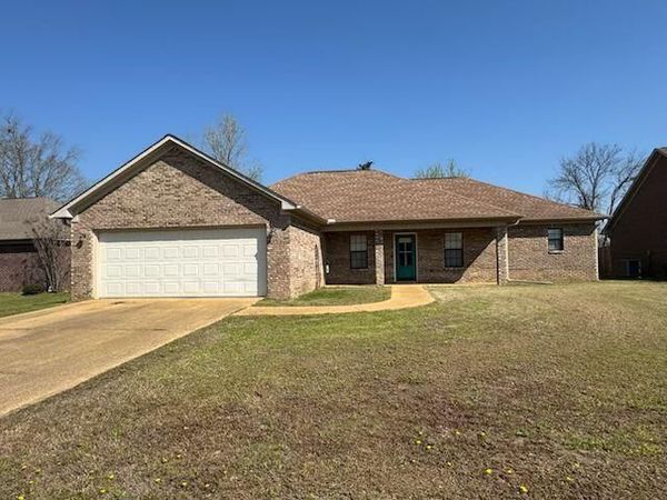 204 Colt Ln., Guntown, MS 38849