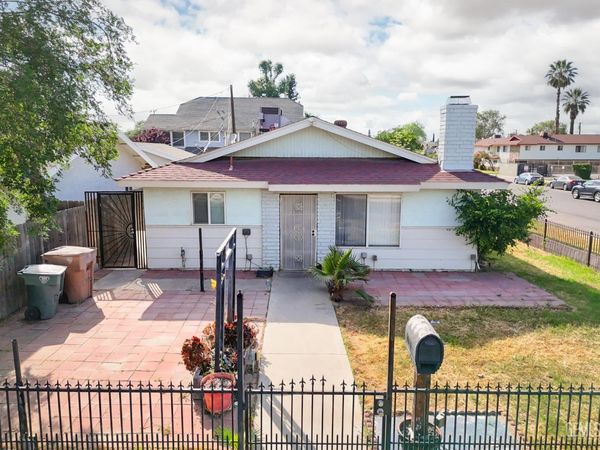 1011 Oleander Avenue, Bakersfield, CA 93304