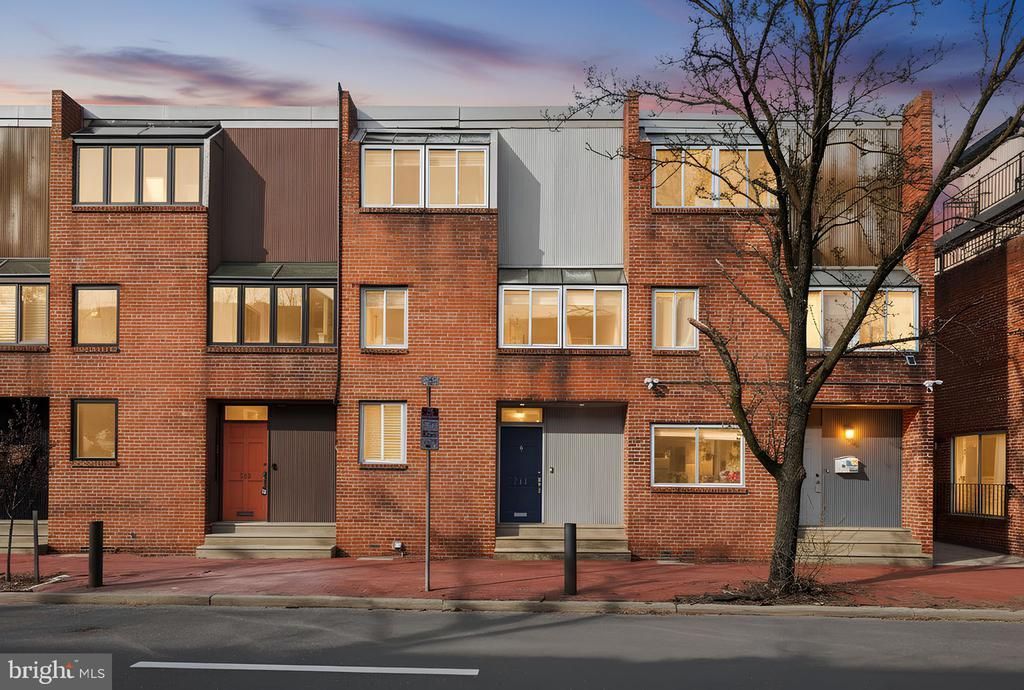 711 Lombard Street, Philadelphia, PA 19147 Main Photo