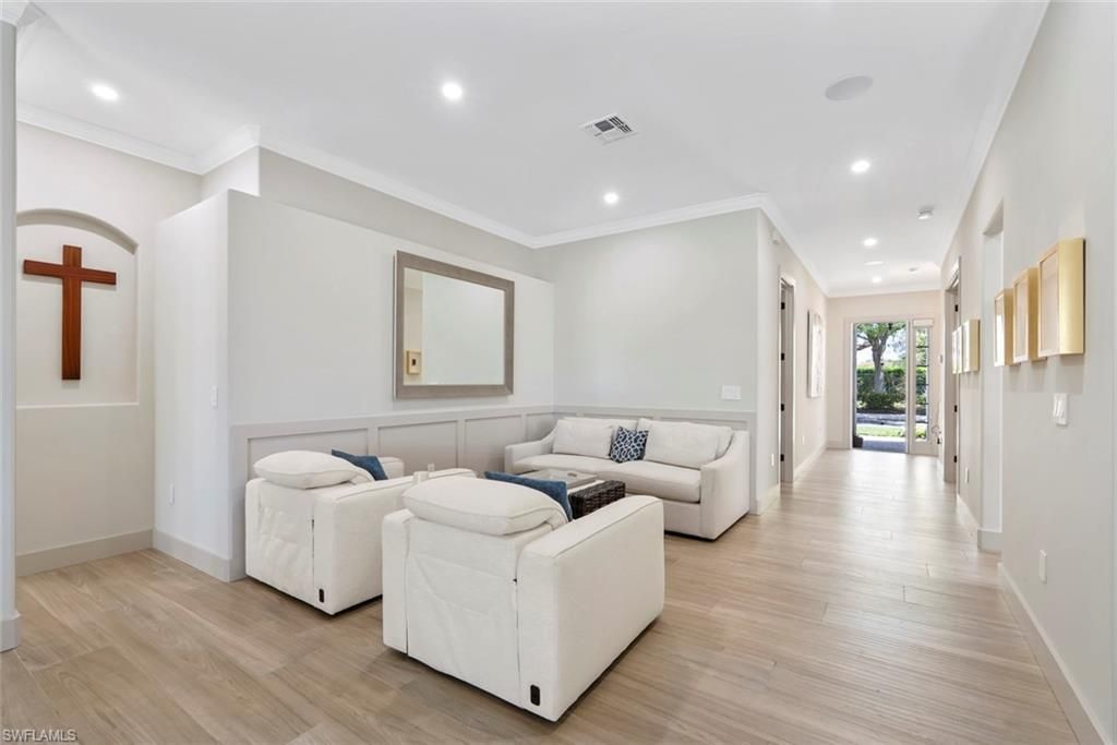 3599 Grand Cypress Dr, Naples, FL 34119 Photo