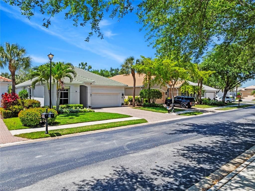 3599 Grand Cypress Dr, Naples, FL 34119 Photo