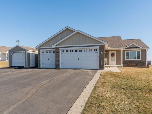 1000 Mulberry Avenue NE, Montgomery, MN 56069