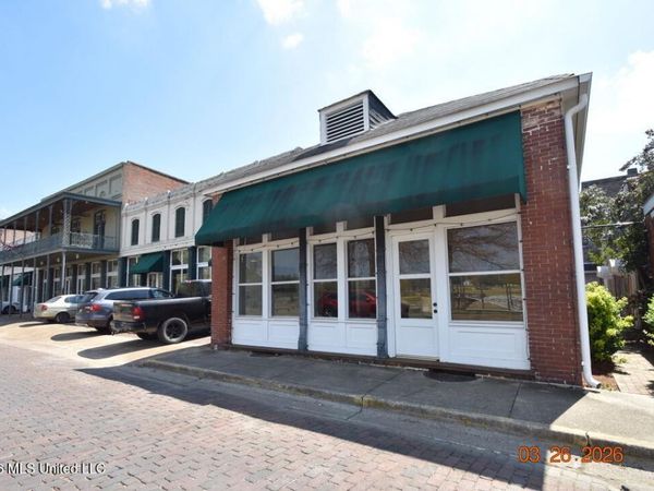 113 W Front Street, Greenwood, MS 38930