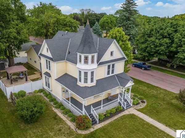 821 Armstrong Boulevard N, Saint James, MN 56081