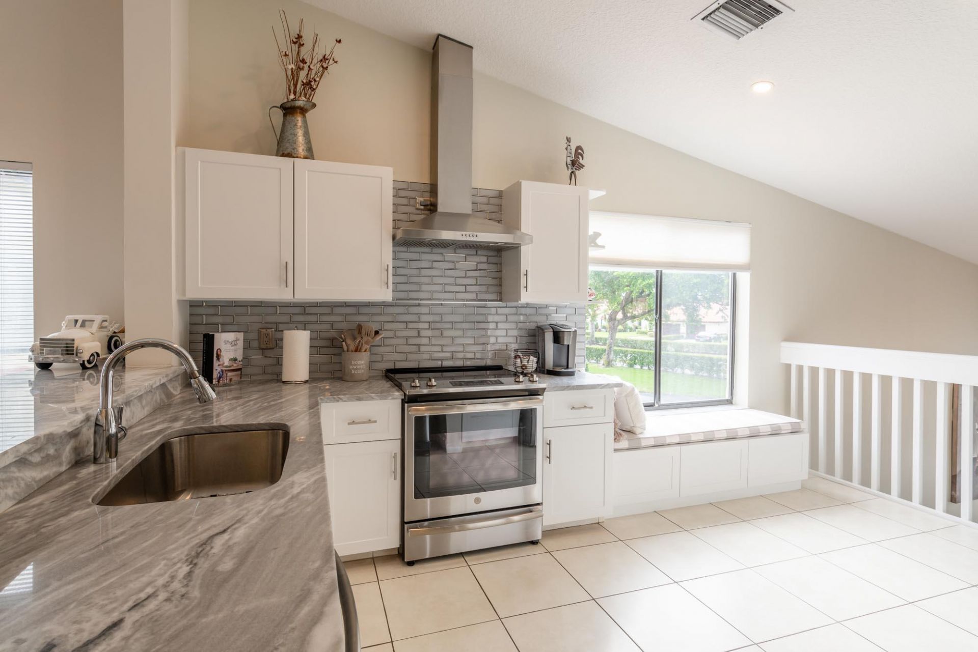 10624 Tropic Palm Avenue, Unit 202, Boynton Beach, FL 33437 Photo