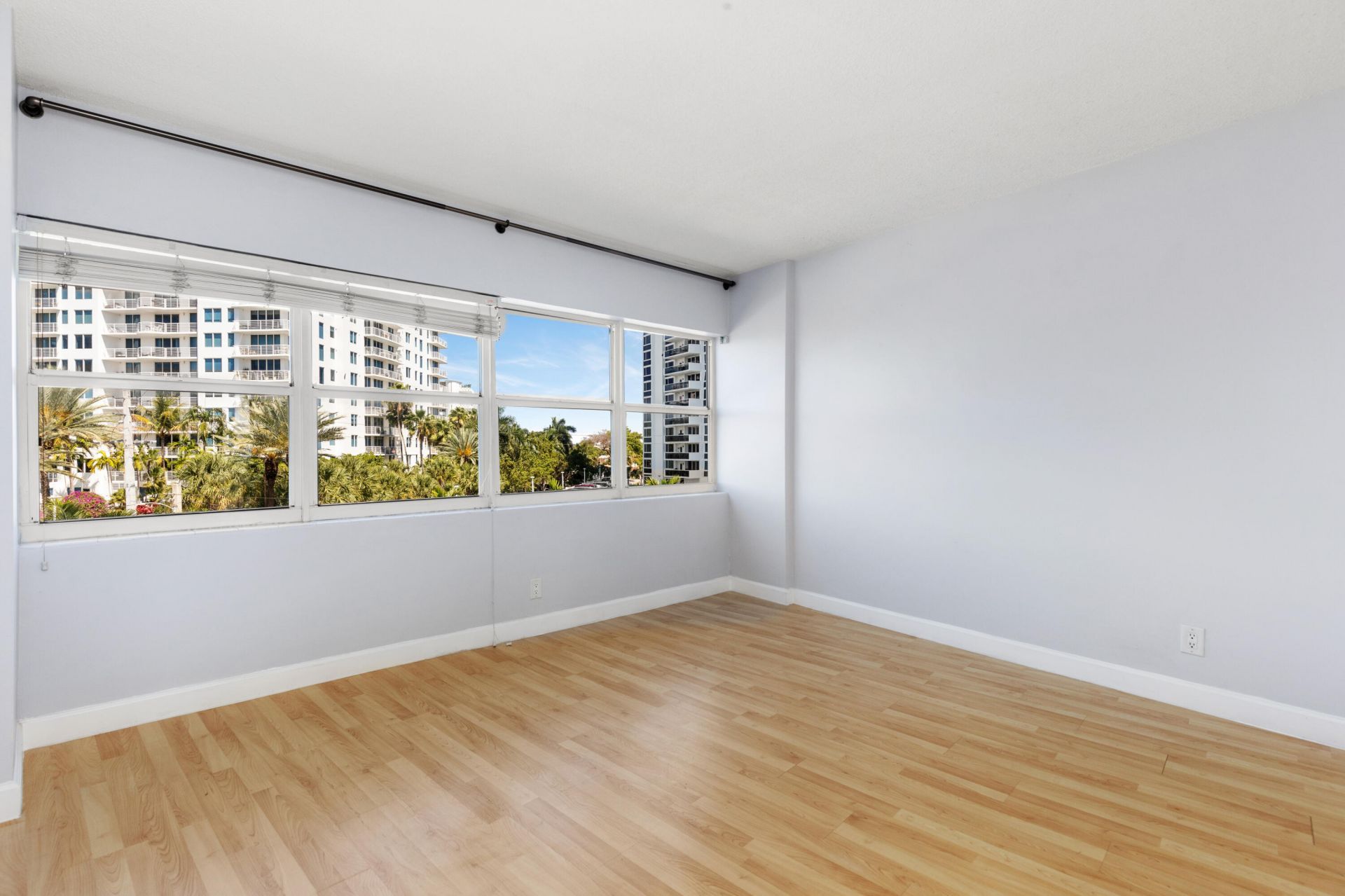 3250 NE 28th Street, Unit 404, Fort Lauderdale, FL 33308 Photo