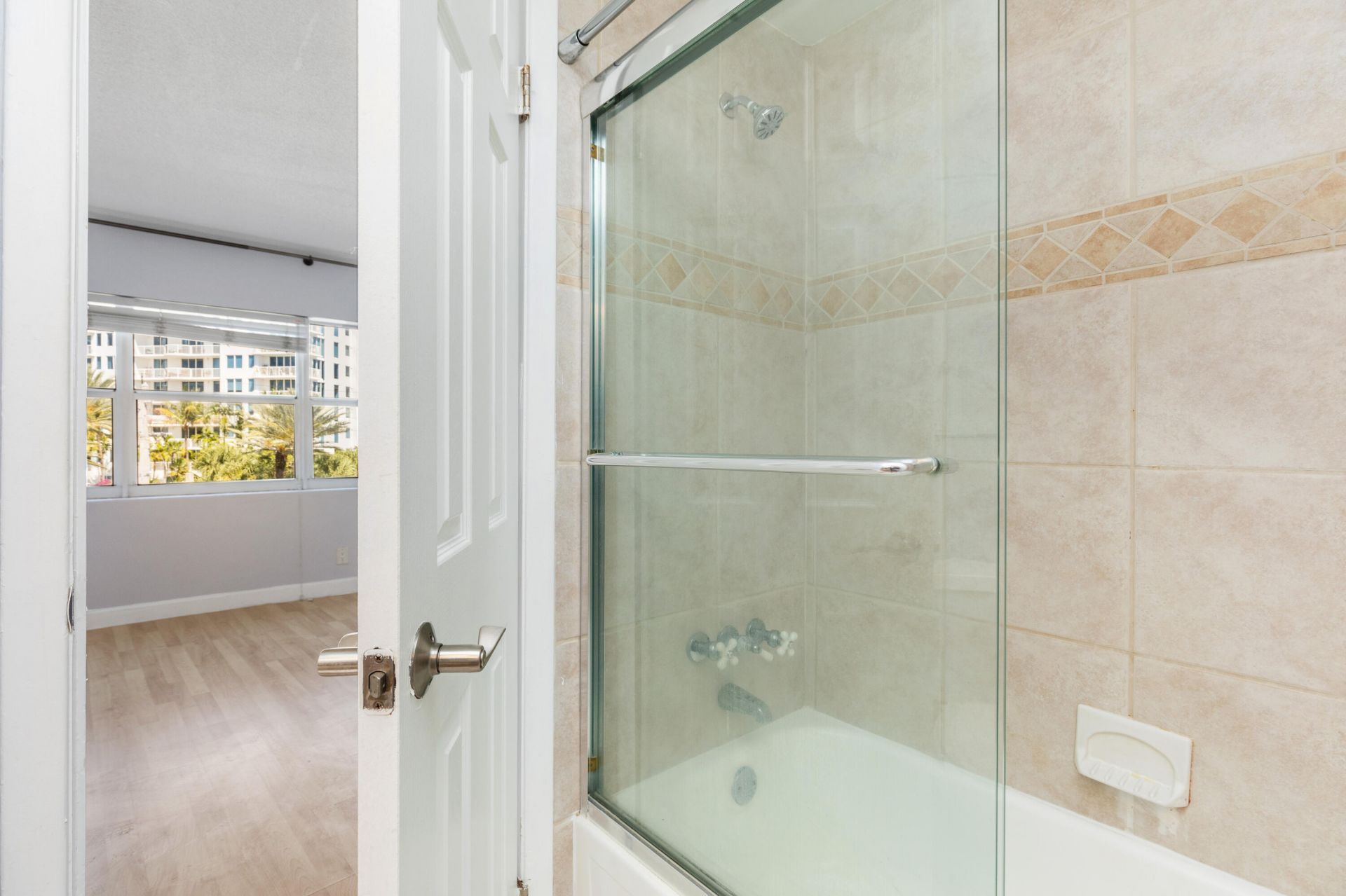 3250 NE 28th Street, Unit 404, Fort Lauderdale, FL 33308 Photo