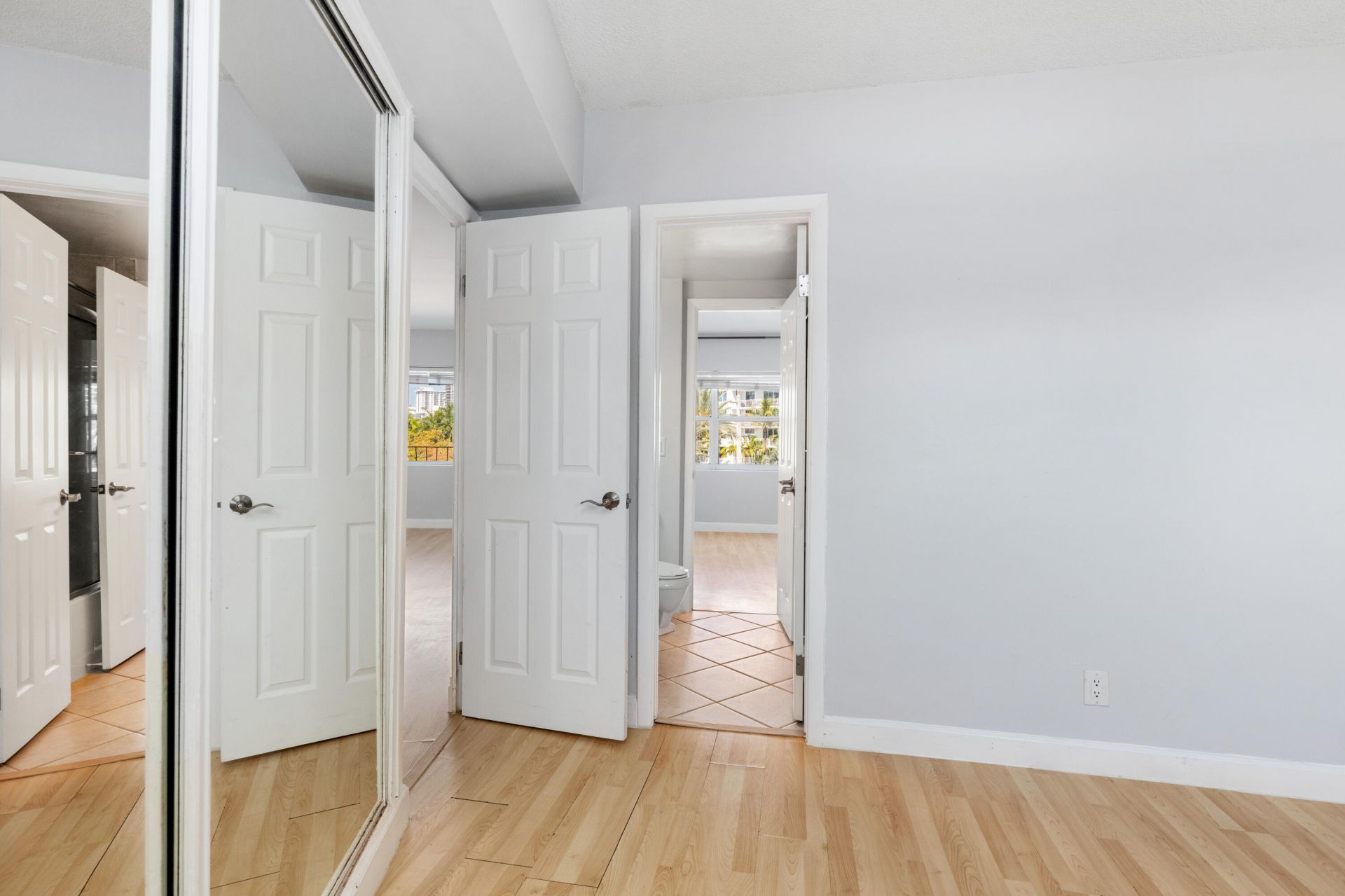 3250 NE 28th Street, Unit 404, Fort Lauderdale, FL 33308 Photo