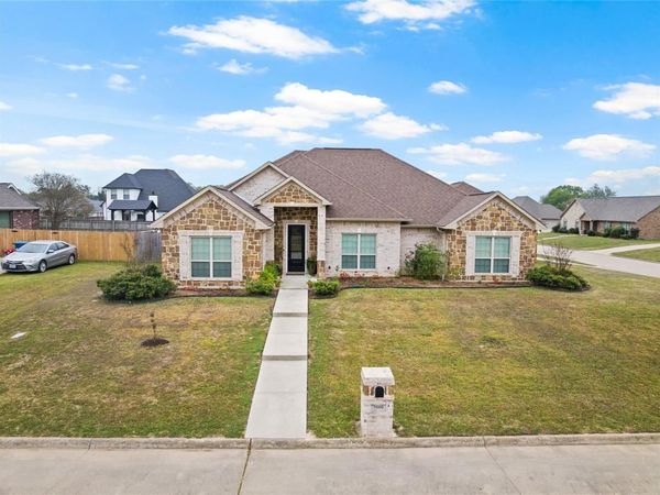 1000 Stone Bridge , Mount Pleasant, TX 75455