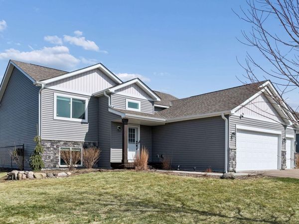 940 Lakewood Trail, Norwood Young America, MN 55397
