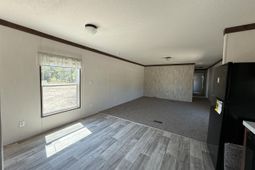 115 Leslie Circle photo 4