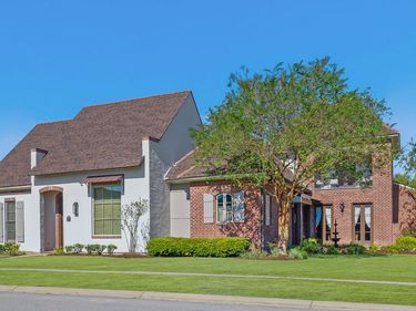 100 Candlewood Drive , Lafayette, LA 70508