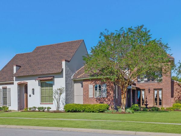 100 Candlewood Drive , Lafayette, LA 70508