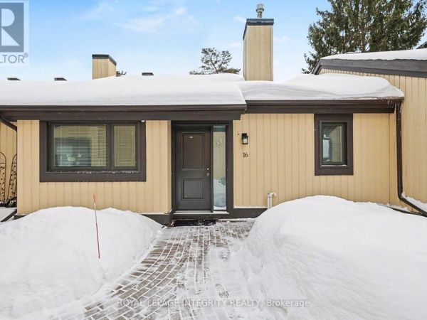 16 Pebble Beach Court , Ottawa, ON K2S1B9