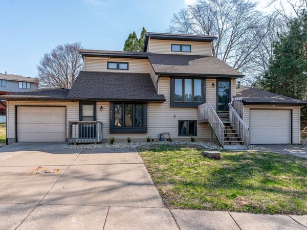 3495 Fairview Drive , Bettendorf, IA 52722