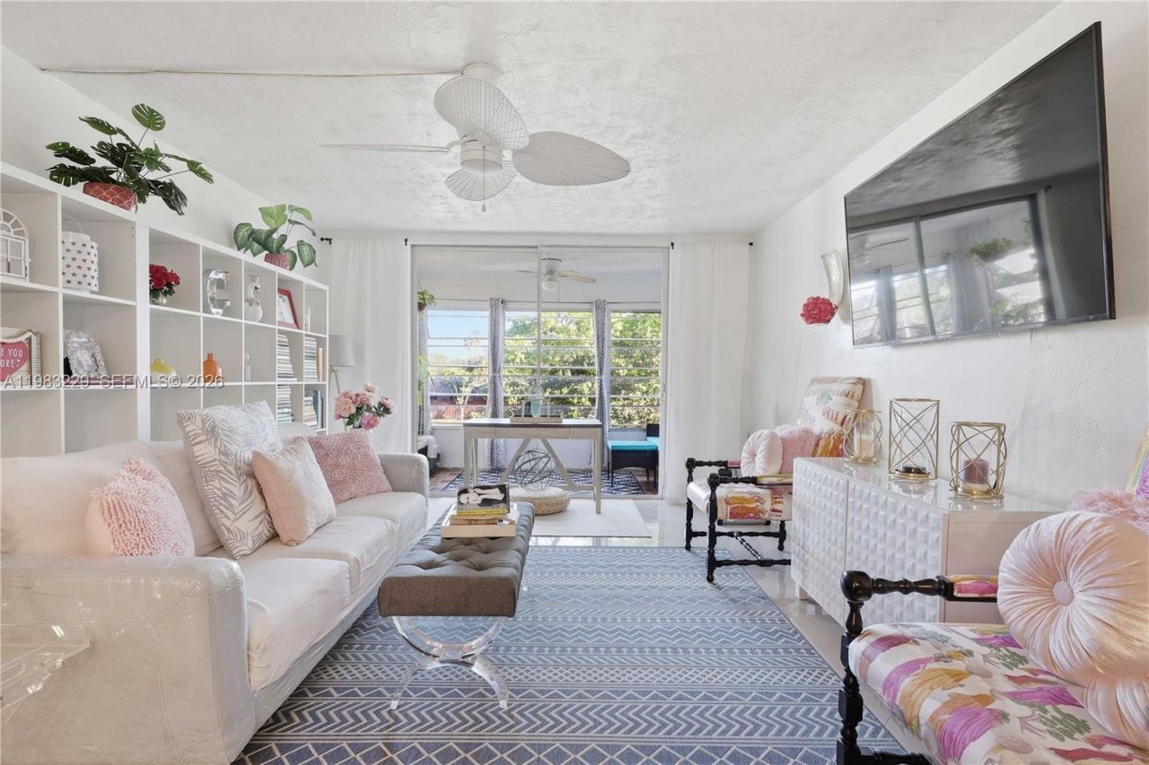 7100 NW 17th St, Unit 210, Plantation, FL 33313 Photo