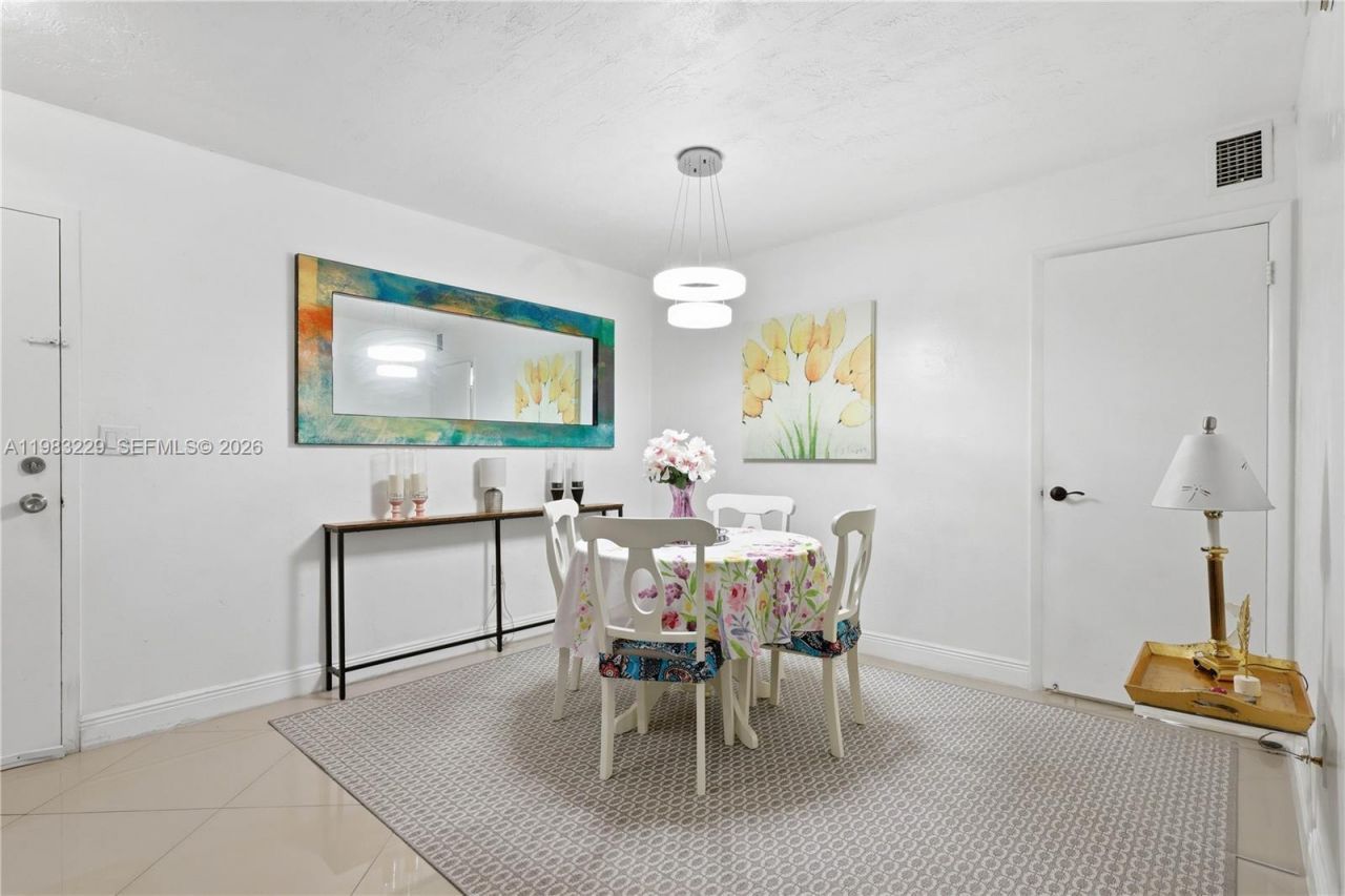 7100 NW 17th St, Unit 210, Plantation, FL 33313 Photo