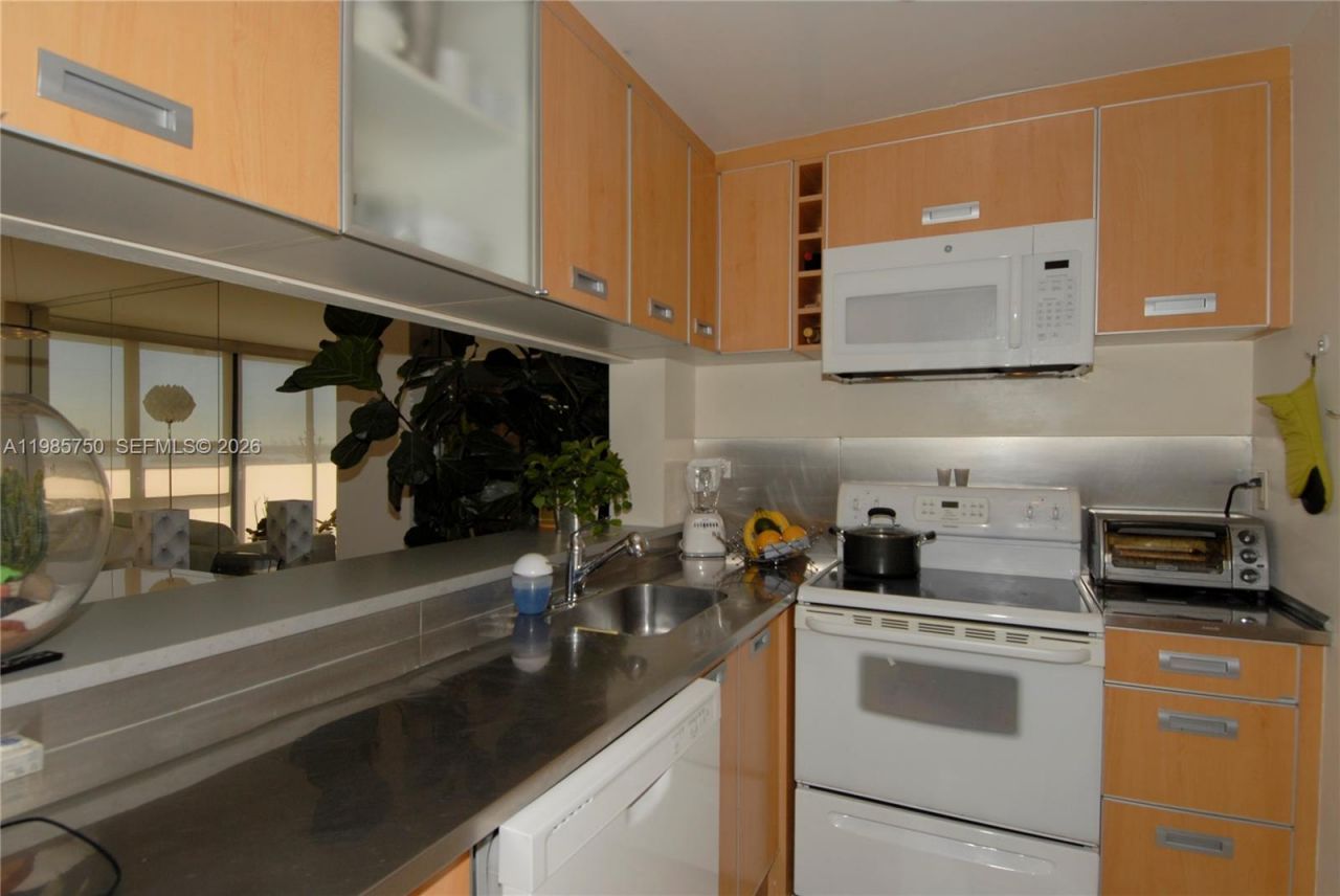 600 NE 36th St , Unit 1212, Miami, FL 33137 Photo