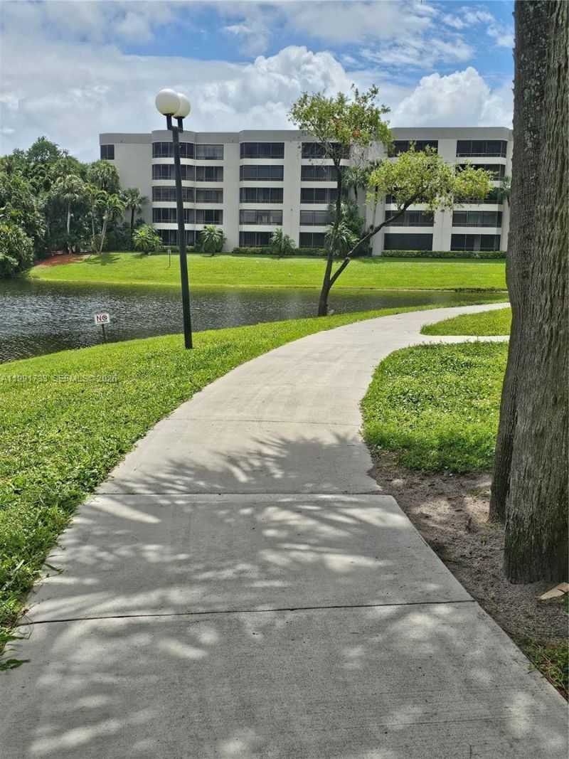 1780 Palm Cove, Unit 6-202, Delray Beach, FL 33445 Photo