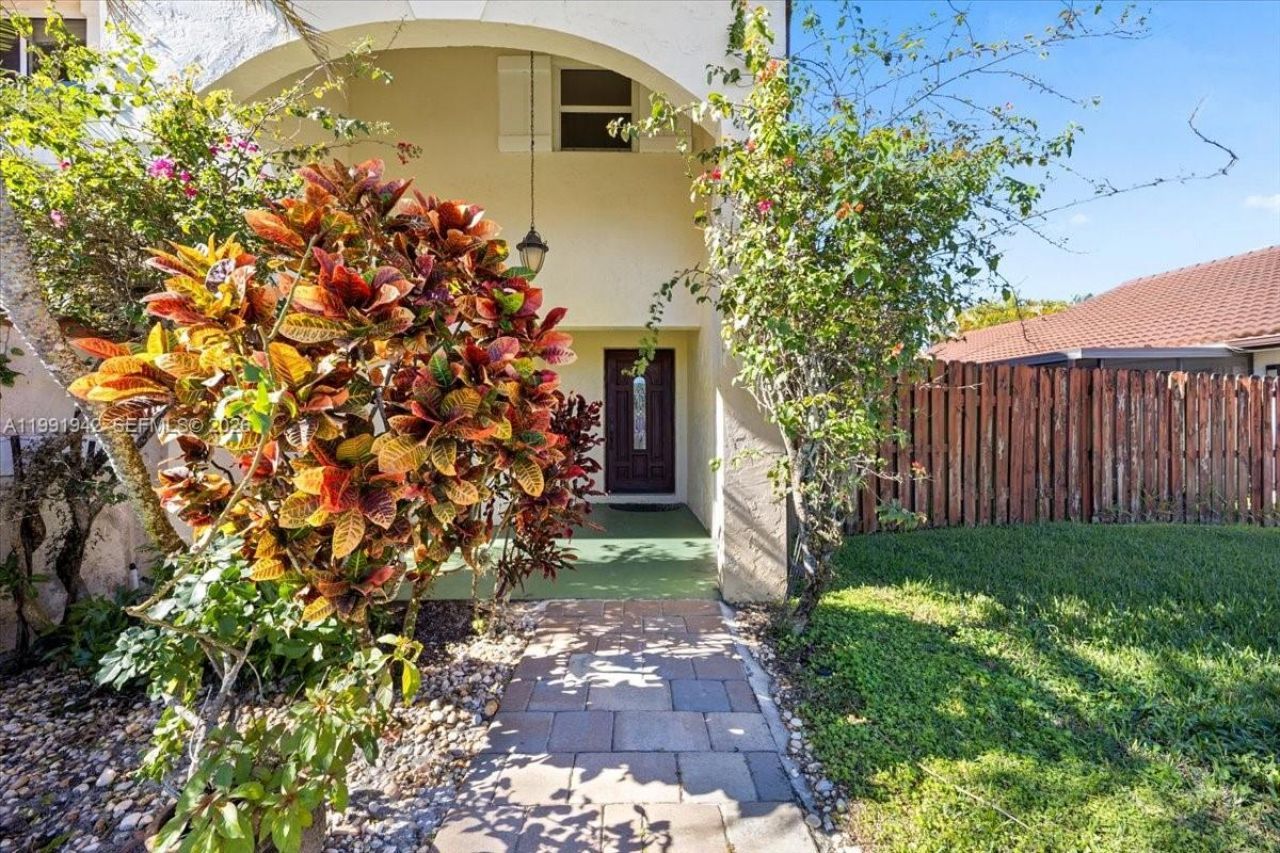 2560 Bass Way , Unit 2560, Cooper City, FL 33026 Photo