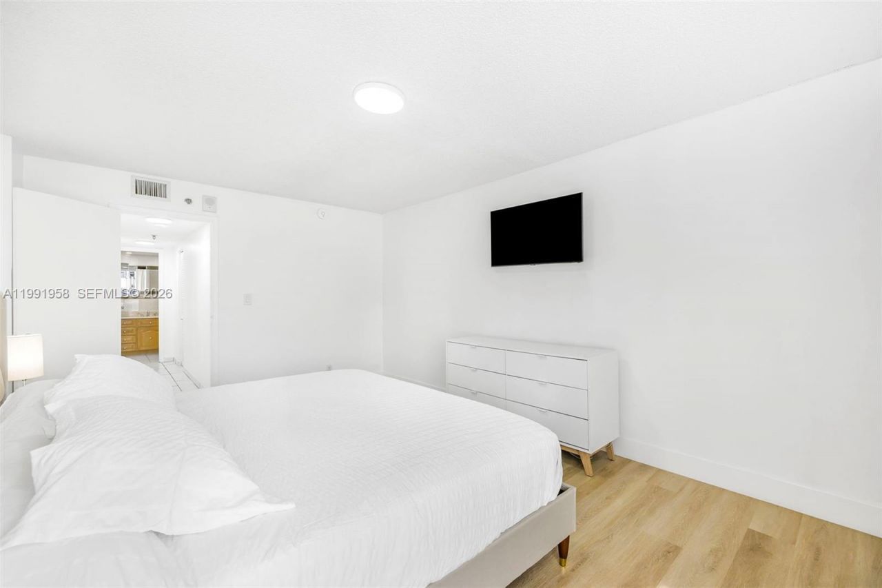 2401 Collins Ave , Unit 1906, Miami Beach, FL 33140 Photo