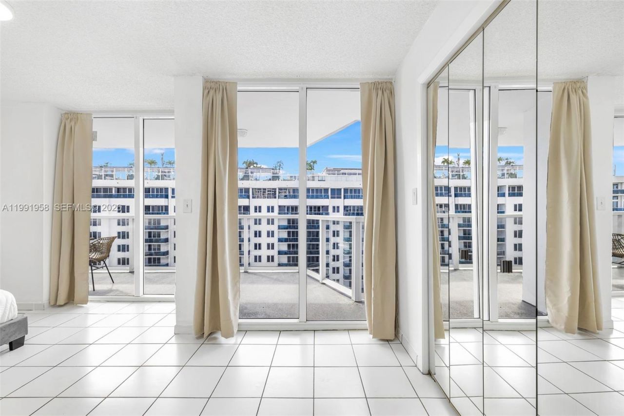 2401 Collins Ave , Unit 1906, Miami Beach, FL 33140 Photo