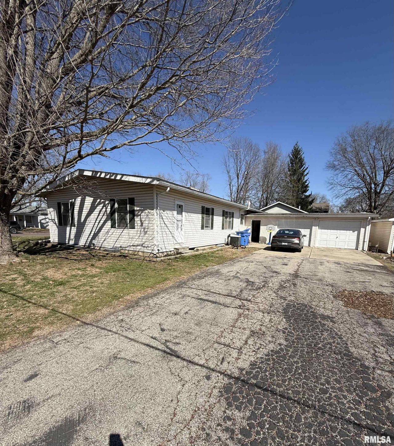 550 W Lincoln Avenue, Petersburg, IL 62675 Main Photo