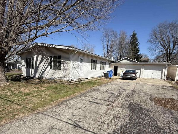 550 W LINCOLN Avenue, Petersburg, IL 62675