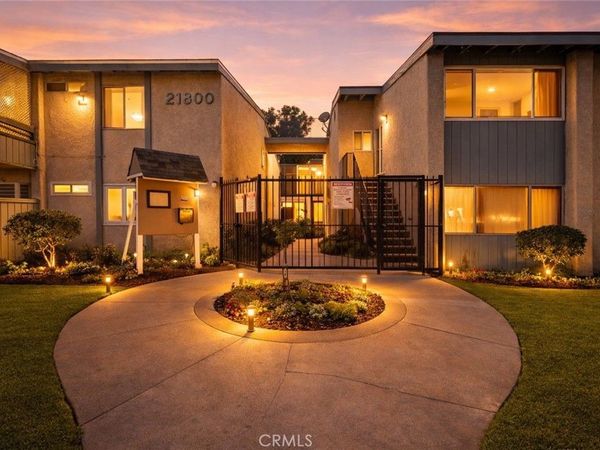21800 Schoenborn Street, Unit 215, Canoga Park, CA 91304