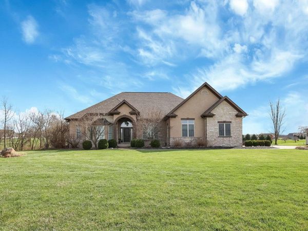 1577 Winding Oak Drive NW, Baltimore, OH 43105