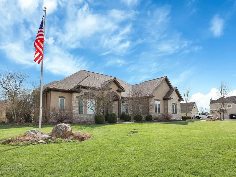 1577 Winding Oak Drive NW, Baltimore, OH 43105 Photo 2