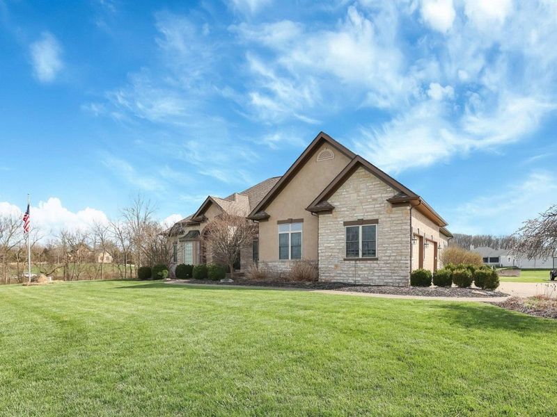 1577 Winding Oak Drive NW, Baltimore, OH 43105 Photo 3